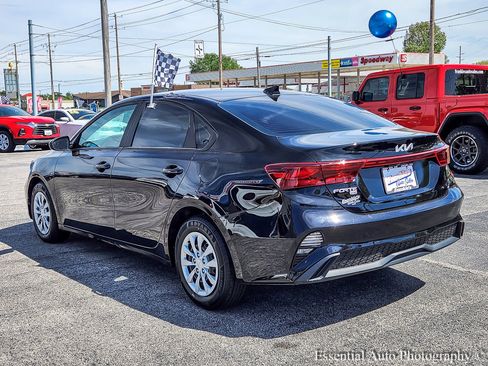 Used 2024 Kia Forte LX FWD image 3