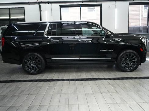 Used 2021 GMC Yukon XL Denali w/ Denali Ultimate Package AWD/4WD image 5
