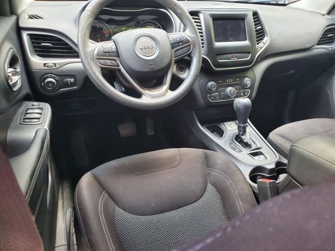 Used 2019 Jeep Cherokee Latitude w/ Popular Appearance Group FWD image 17