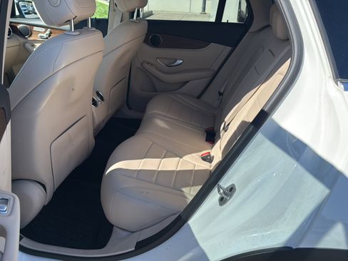 Used 2022 Mercedes-Benz GLC 300 4MATIC image 16