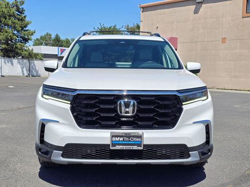 Used 2023 Honda Pilot Touring image 6