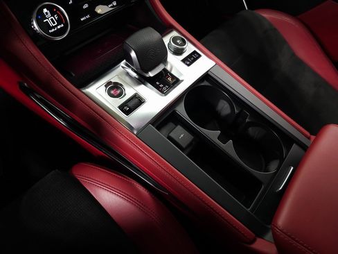 Used 2022 Jaguar F-PACE SVR image 37