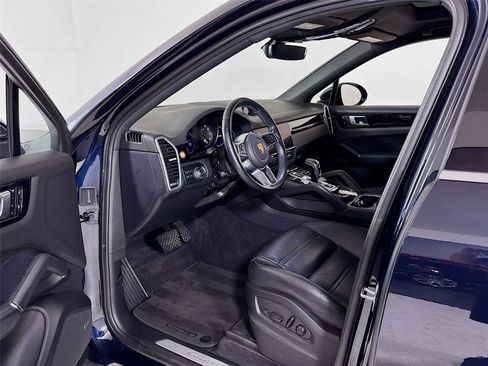 Used 2022 Porsche Cayenne Coupe w/ Premium Package image 13