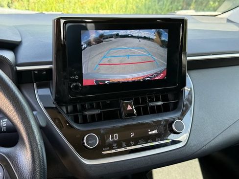 Used 2024 Toyota Corolla LE FWD image 18