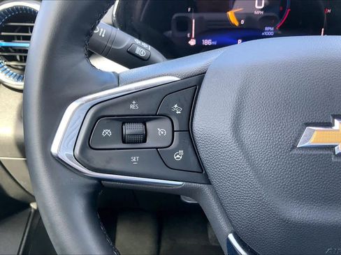 Used 2025 Chevrolet Trax LT w/ LT Convenience Package image 23