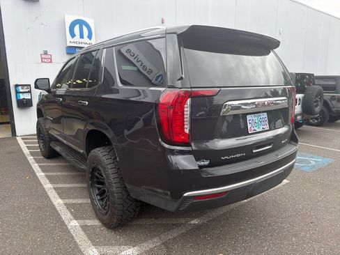 Used 2024 GMC Yukon SLT w/ SLT Premium Package AWD/4WD image 7