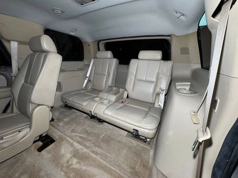 Used 2007 GMC Yukon SLT w/ SLT Preferred Equipment Group image 48