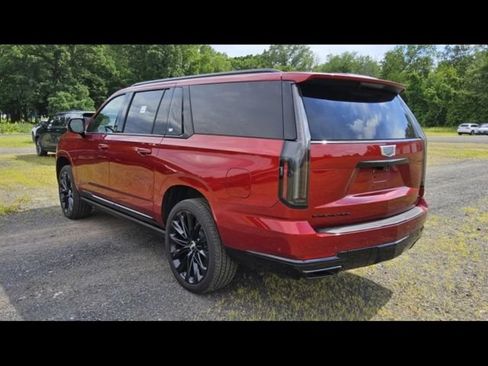 Used 2026 Cadillac Escalade ESV Platinum Sport w/ LPO, ONYX Package AWD/4WD image 2