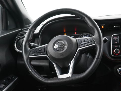 Used 2019 Nissan Kicks SR w/ SR Premium Package FWD image 16