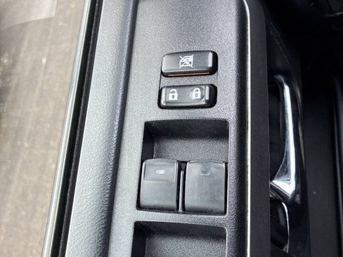 Used 2019 Toyota 4Runner SR5 AWD/4WD image 39