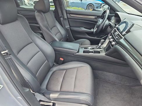 Used 2018 Honda Accord Sport image 11