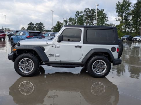 Used 2023 Jeep Wrangler Sport AWD/4WD image 2