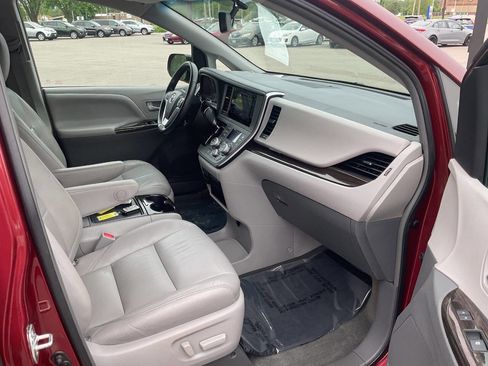 Used 2015 Toyota Sienna XLE FWD image 43