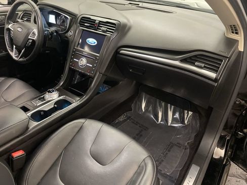 Used 2017 Ford Fusion Titanium AWD/4WD image 23