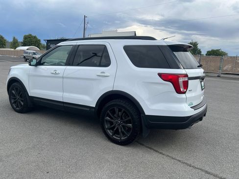 Used 2018 Ford Explorer XLT w/ Equipment Group 202A AWD/4WD image 5