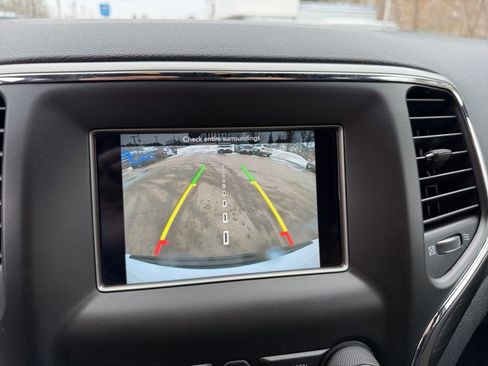 Used 2020 Jeep Grand Cherokee Laredo image 21