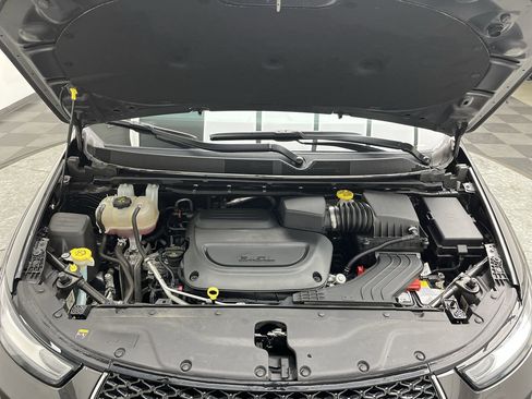 Used 2023 Chrysler Pacifica Touring-L image 27