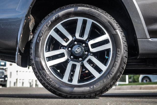 Used 2018 Toyota 4Runner Limited AWD/4WD image 9