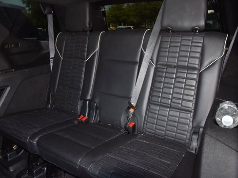 Used 2023 Cadillac Escalade Sport Platinum w/ LPO, ONYX Package AWD/4WD image 12