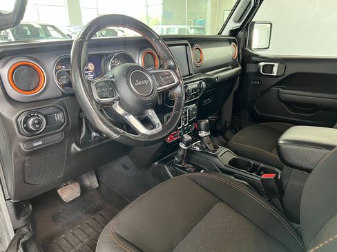 Used 2023 Jeep Gladiator Mojave w/ LED Lighting Group AWD/4WD image 9