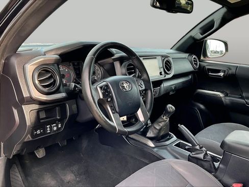 Used 2017 Toyota Tacoma TRD Off-Road w/ Tow Package AWD/4WD image 16
