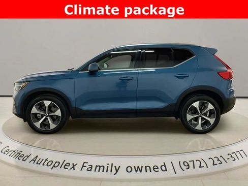 Used 2025 Volvo XC40 B5 Plus AWD/4WD image 2