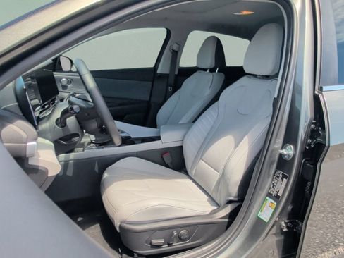 Used 2025 Hyundai Elantra Limited FWD image 15