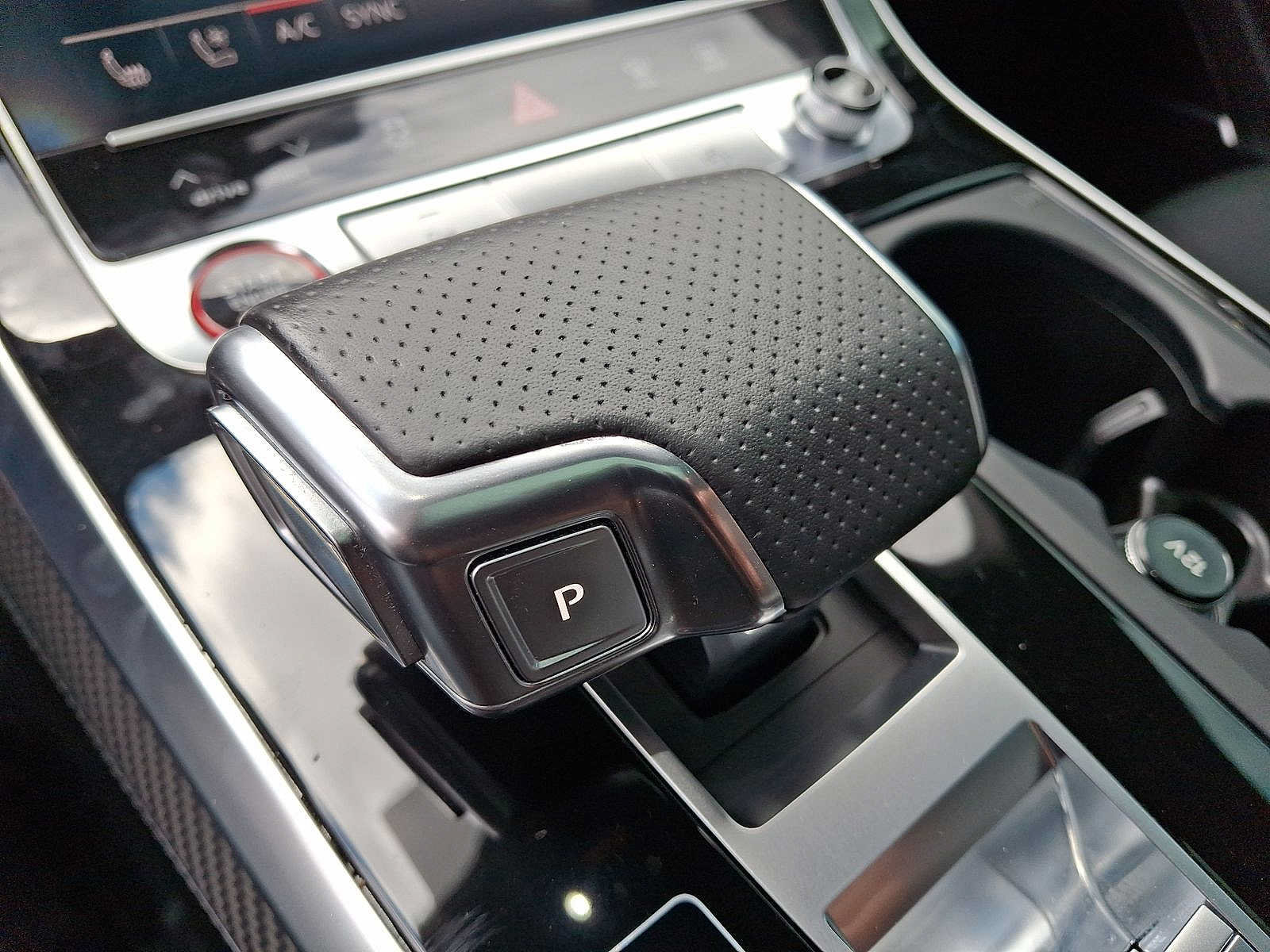 Used 2022 Audi RS Q8 w/ Black Optic Package AWD/4WD image 18
