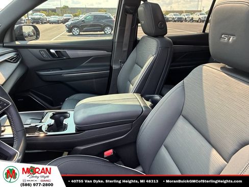 Used 2025 Buick Enclave Sport Touring w/ Power Package FWD image 12