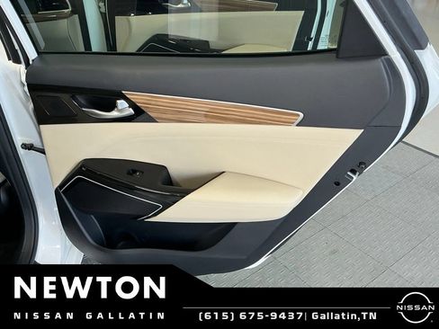 Used 2018 Kia Cadenza Premium w/ Luxury Package FWD image 39
