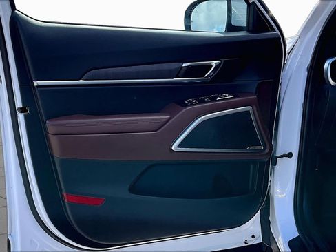 Used 2024 Kia Telluride EX w/ EX Captain's Chair Package FWD image 20