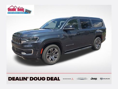 Used 2024 Jeep Wagoneer L Series II w/ Flexible Seating Group AWD/4WD image 1