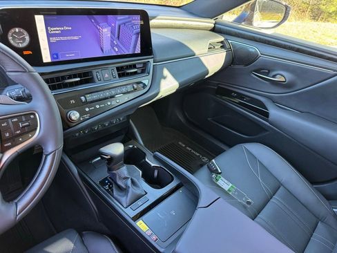 Used 2024 Lexus ES 350 Ultra Luxury w/ Accessory Package (Z2) image 36