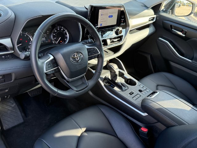 Used 2026 Toyota Highlander XLE AWD/4WD image 12