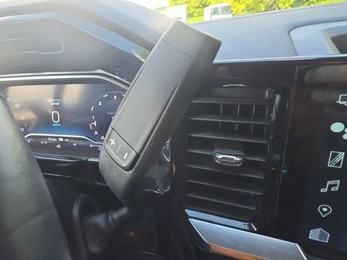 Used 2022 Chevrolet Silverado 1500 LT AWD/4WD image 21