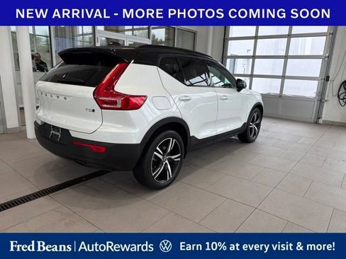 Used 2022 Volvo XC40 T5 R-Design w/ Climate Package AWD/4WD image 6