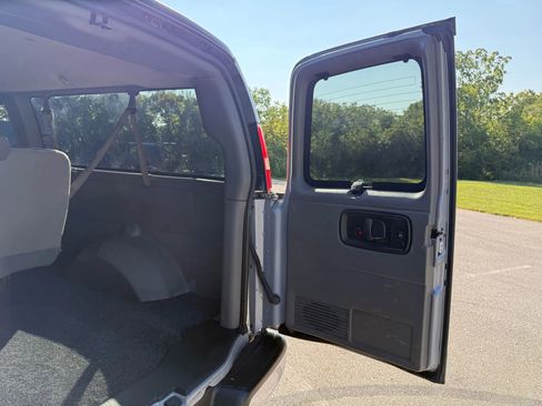 Used 2015 GMC Savana 3500 LT w/ LT Preferred Equipment Group RWD image 34