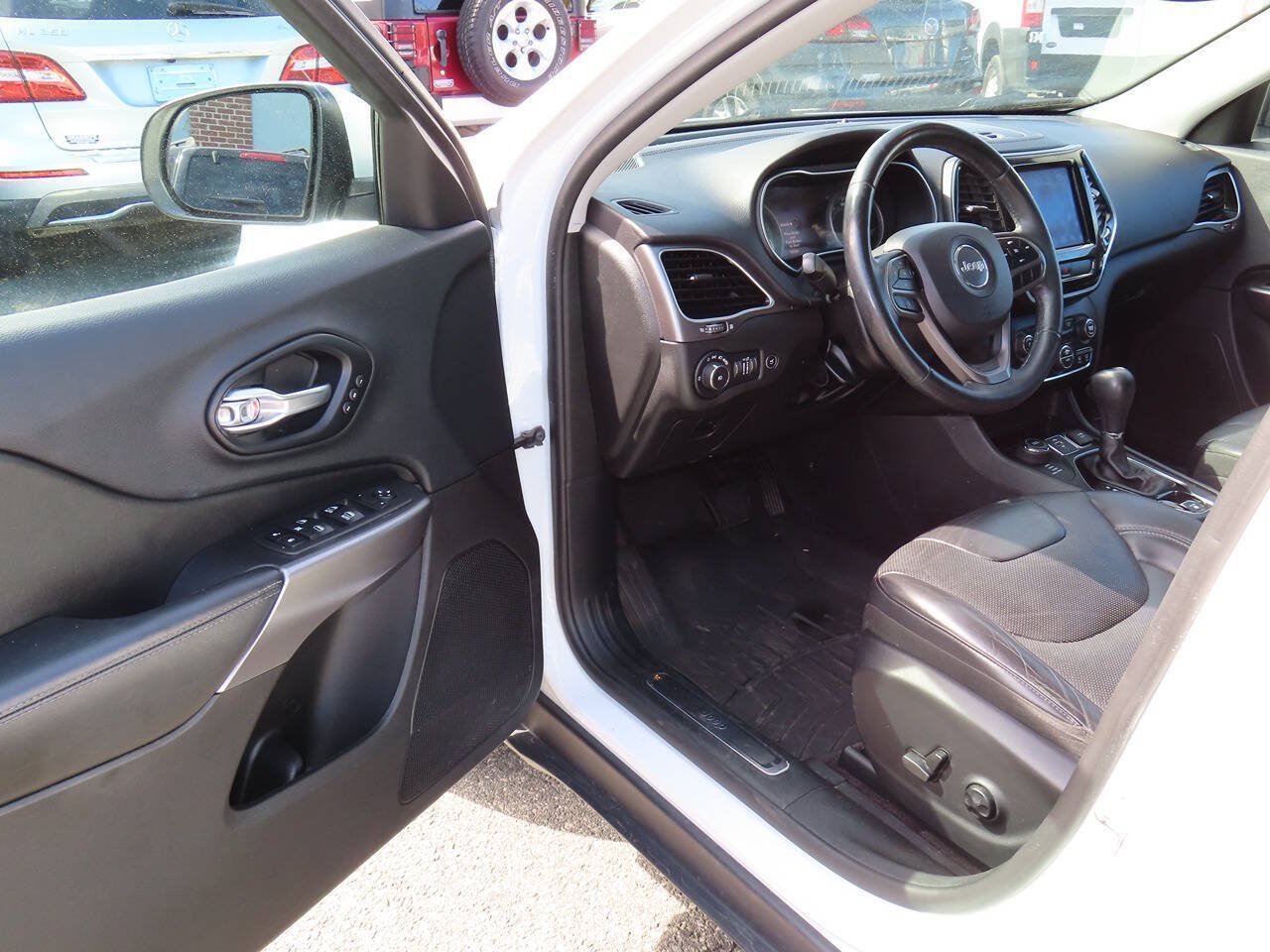 Used 2019 Jeep Cherokee Limited AWD/4WD image 21