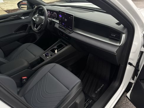 New 2026 Volkswagen Tiguan SE R-Line image 30