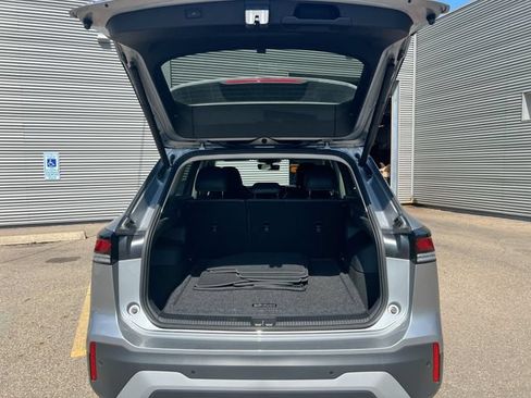 Used 2025 Volkswagen Tiguan SE AWD/4WD image 22