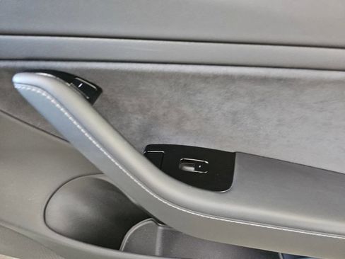 Used 2018 Tesla Model 3 Long Range RWD image 6