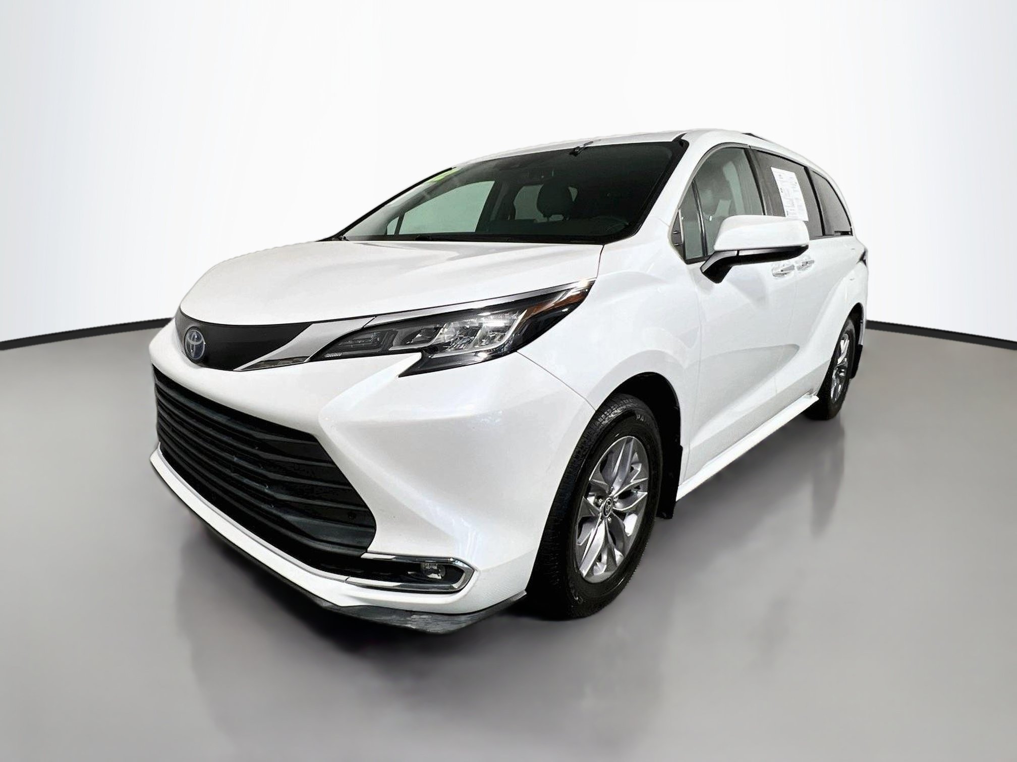 Used 2022 Toyota Sienna XLE FWD image 10