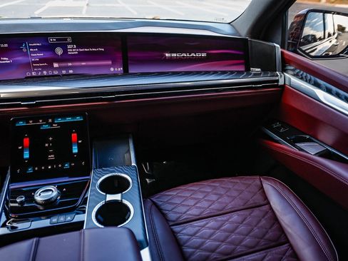 Used 2025 Cadillac Escalade Sport w/ Touring Package image 15