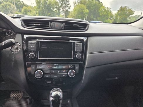 Used 2019 Nissan Rogue SV FWD image 12