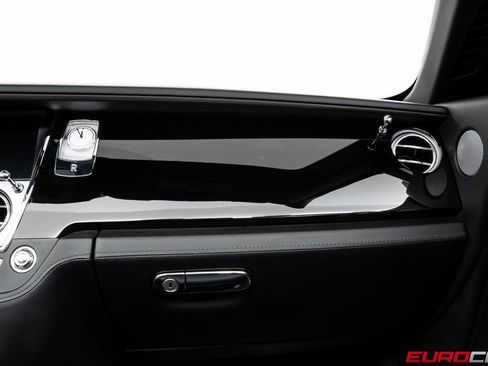 Used 2019 Rolls-Royce Dawn image 30