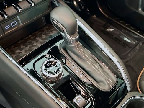 Used 2025 GMC Canyon AT4 image 15