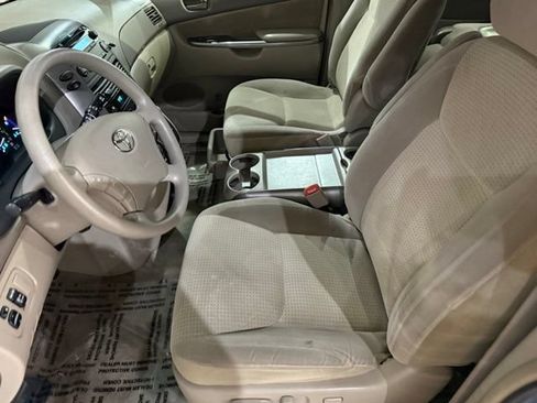 Used 2010 Toyota Sienna LE FWD image 11