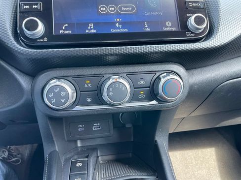 Used 2024 Nissan Kicks SV w/ Interior Electronics Package FWD image 11