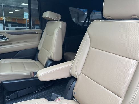 Used 2021 Chevrolet Suburban Premier image 14