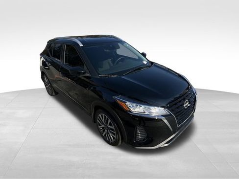 Used 2023 Nissan Kicks SV image 7